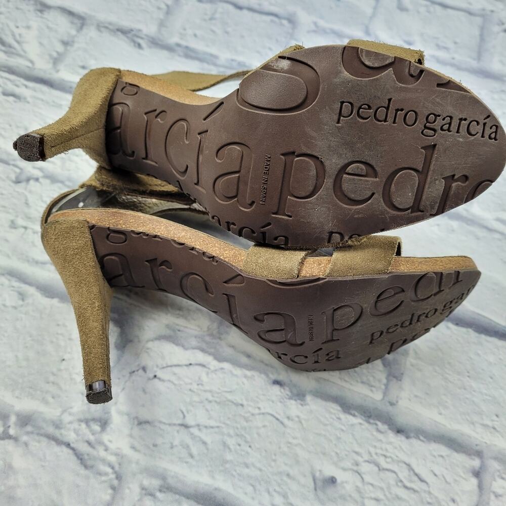 Pedro Garcia Olive Green Suede T-Strap Heeled Sandals - Picture 6 of 16